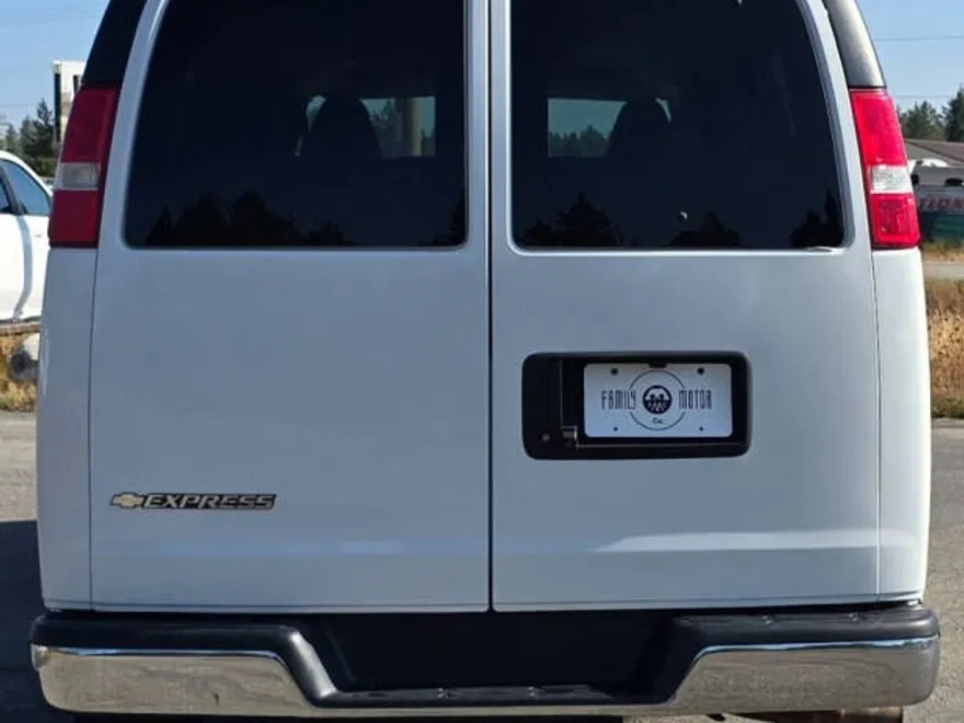 2018 Chevrolet Express LT 3500 photo 1