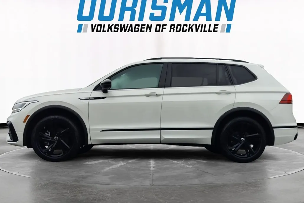 2024 Volkswagen Tiguan SE R-Line Black photo 1