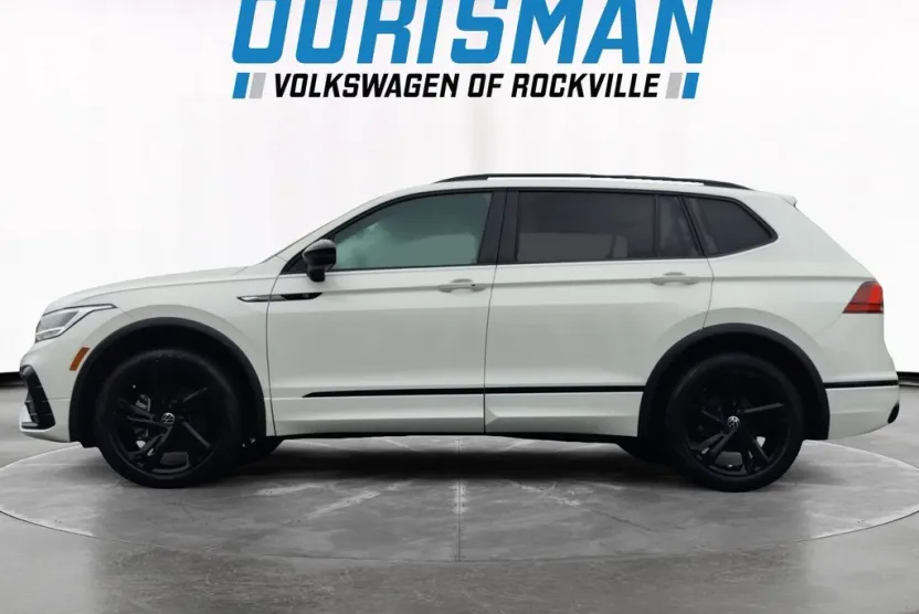 2024 Volkswagen Tiguan SE R-Line Black photo 1