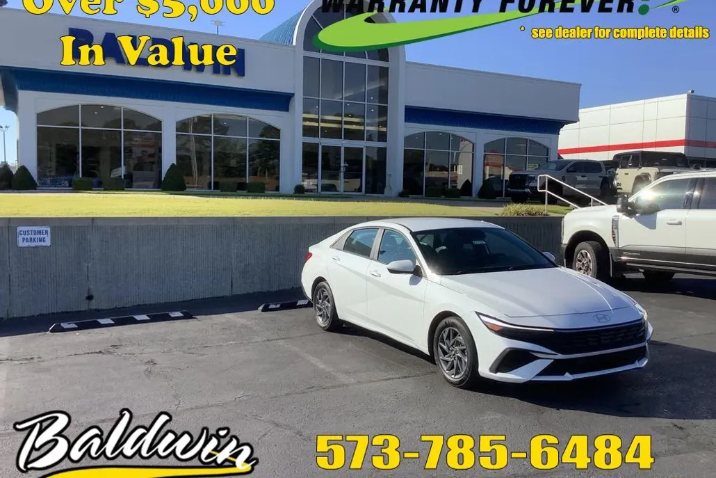2024 Hyundai Elantra SEL photo 1