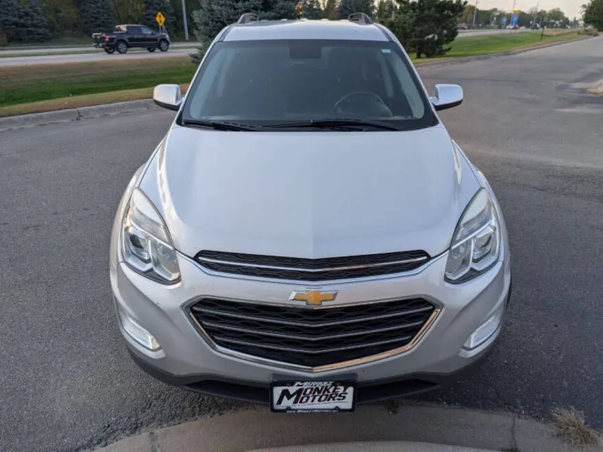 2017 Chevrolet Equinox LT photo 1