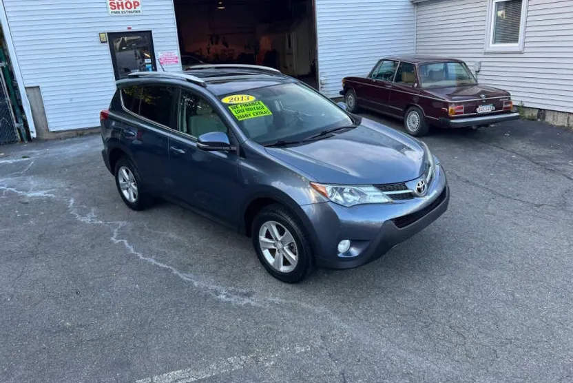 2013 Toyota RAV4 XLE photo 1