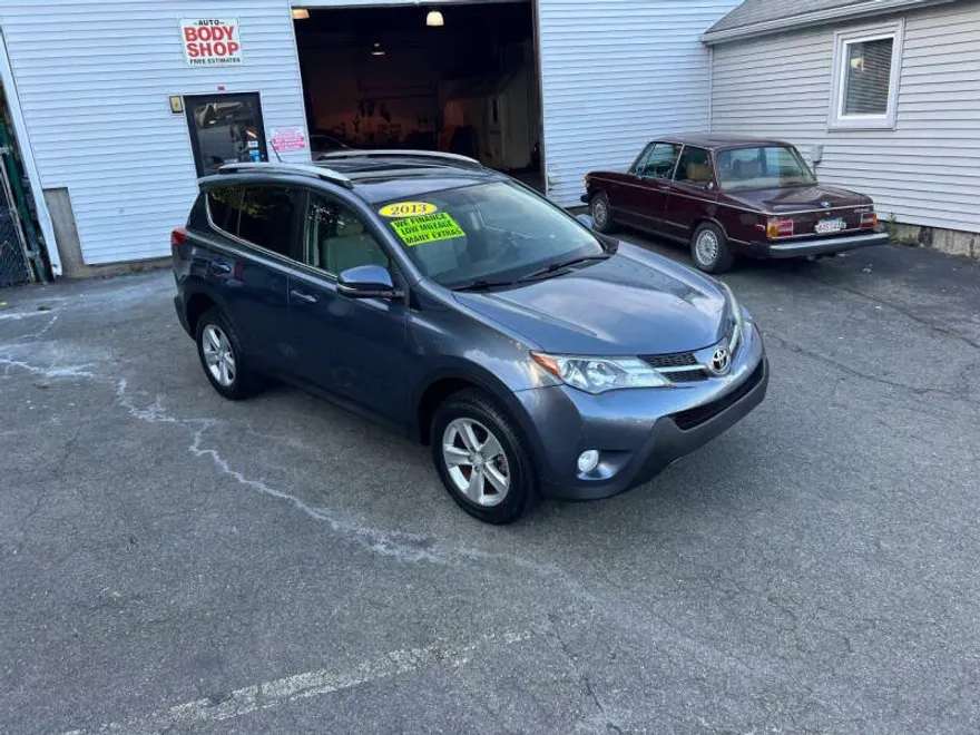 2013 Toyota RAV4 XLE photo 1