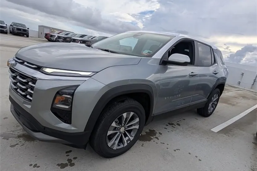 2026 Chevrolet Equinox LT photo 1