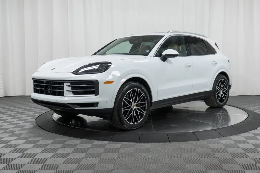 2025 Porsche Cayenne photo 1