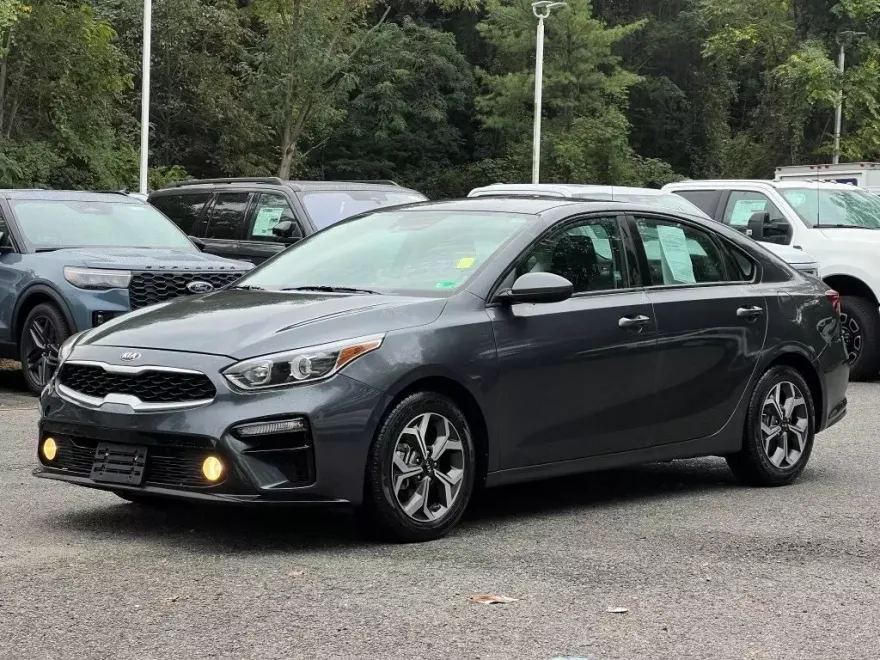 2021 Kia Forte LXS photo 1