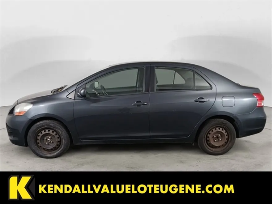 2010 Toyota Yaris Base photo 1