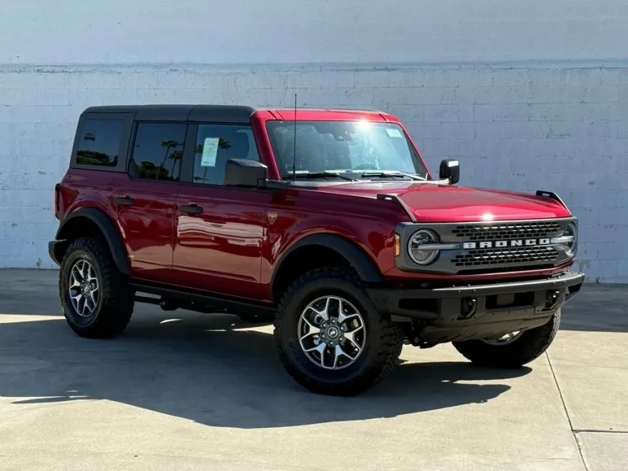 2025 Ford Bronco Badlands photo 1