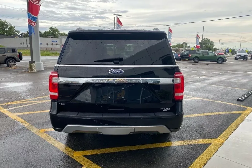 2021 Ford Expedition XLT photo 1