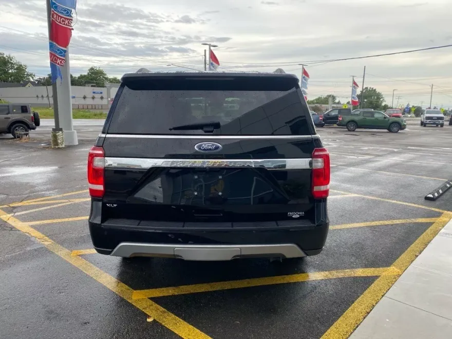 2021 Ford Expedition XLT photo 1