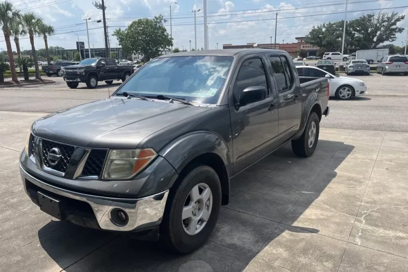 2005 Nissan Frontier SE photo 1