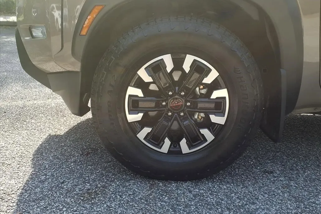 2024 Nissan Frontier PRO-X Crew Cab photo 1