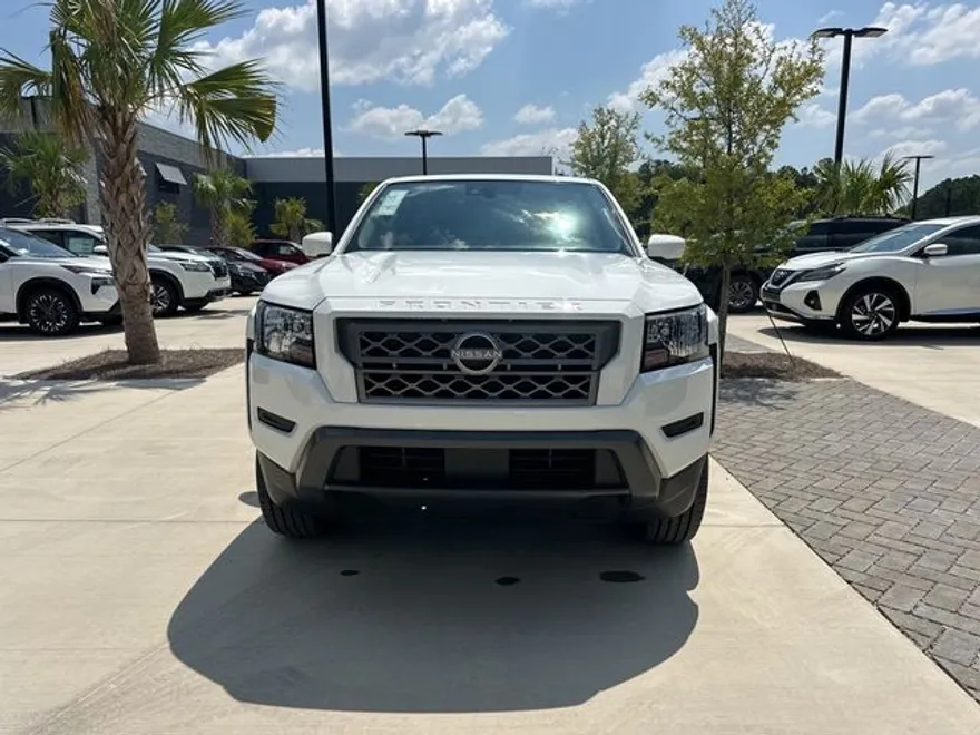 2024 Nissan Frontier SV photo 1