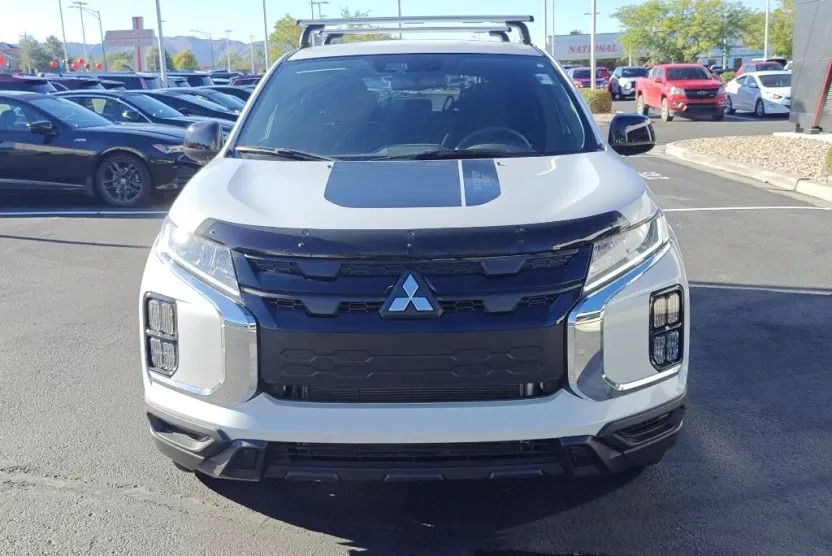 2025 Mitsubishi Outlander Sport LE photo 1