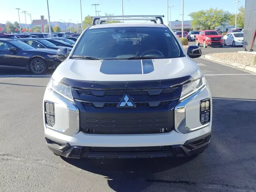2025 Mitsubishi Outlander Sport LE photo 1