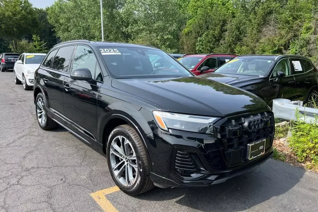 2025 Audi Q7 Premium Plus photo 1