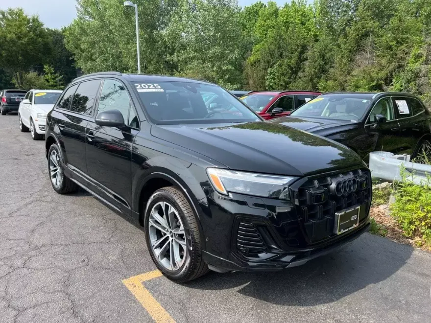2025 Audi Q7 Premium Plus photo 1