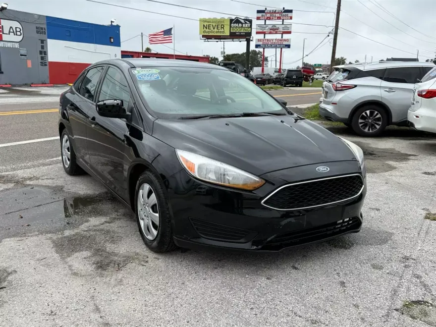 2018 Ford Focus Sedan photo 1