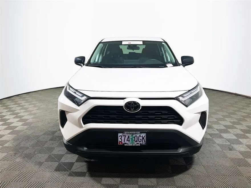 2024 Toyota RAV4 LE photo 1