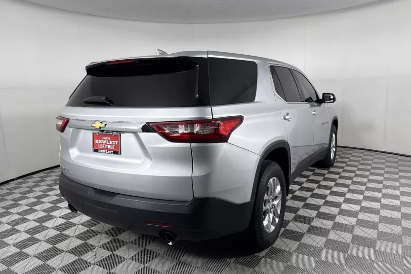 2020 Chevrolet Traverse LS photo 1