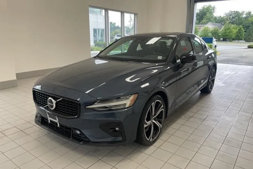 2025 Volvo S60 B5 Core photo 1