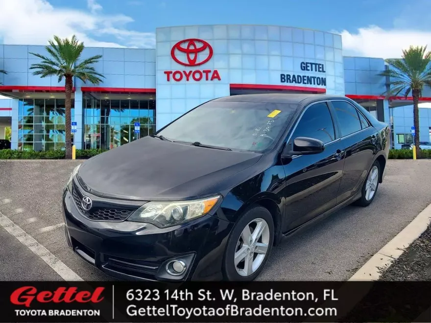 2014 Toyota Camry SE photo 1