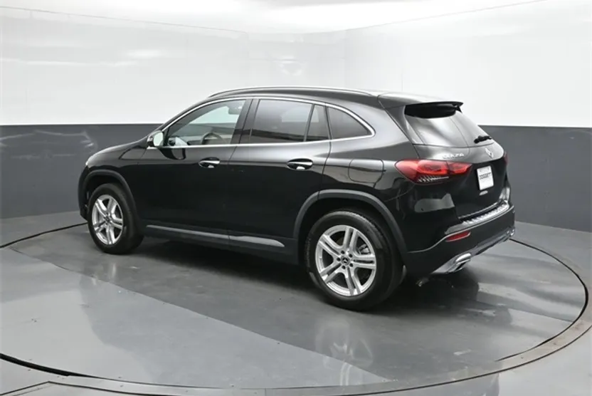 2023 Mercedes Benz GLA 250 photo 1