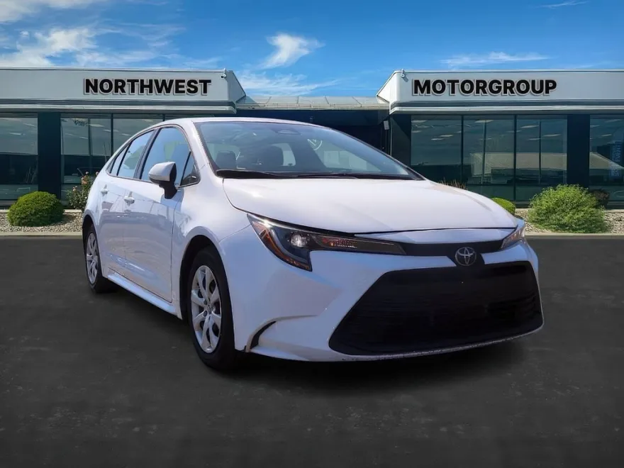 2024 Toyota Corolla LE photo 1