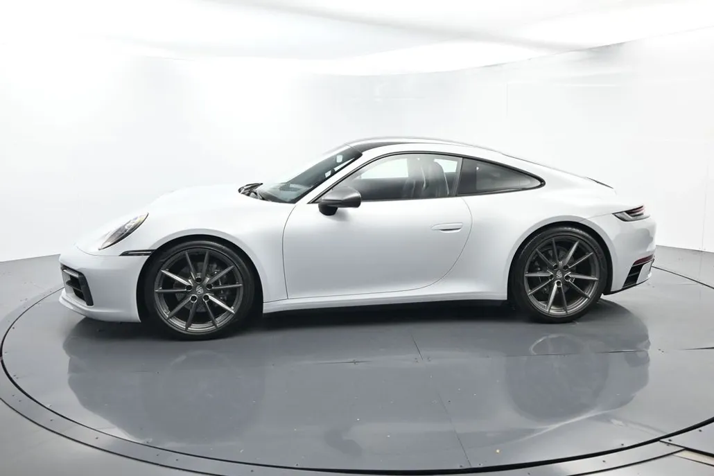 2024 Porsche 911 T photo 1