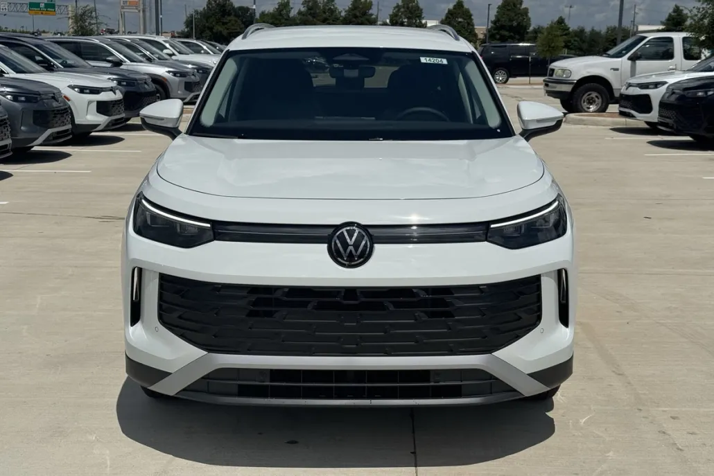 2025 Volkswagen Tiguan S photo 1