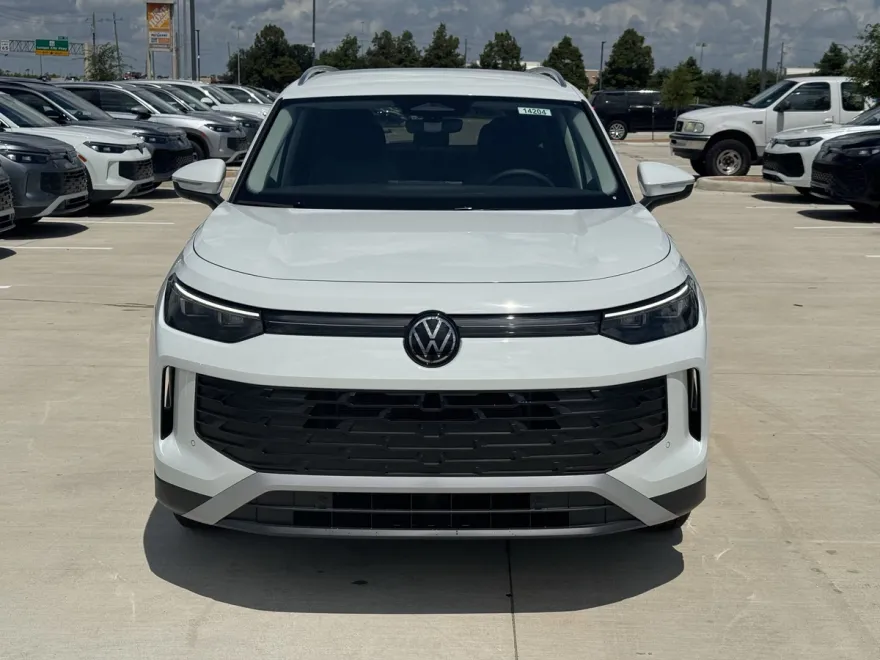 2025 Volkswagen Tiguan S photo 1