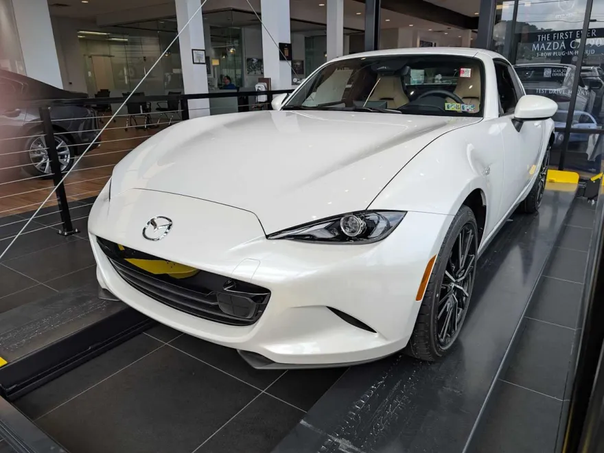 2025 Mazda MX-5 Miata Miata RF Grand Touring photo 1