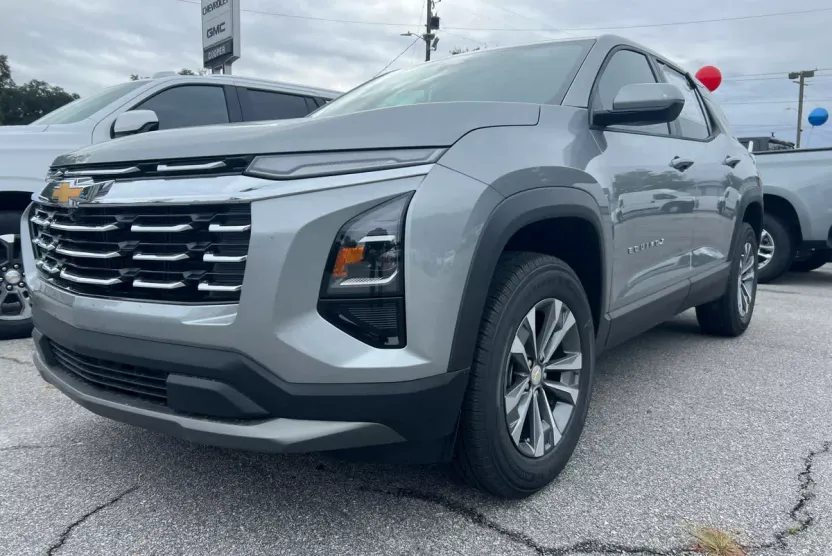 2026 Chevrolet Equinox LT photo 1