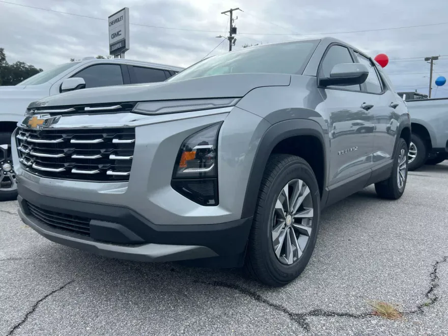 2026 Chevrolet Equinox LT photo 1