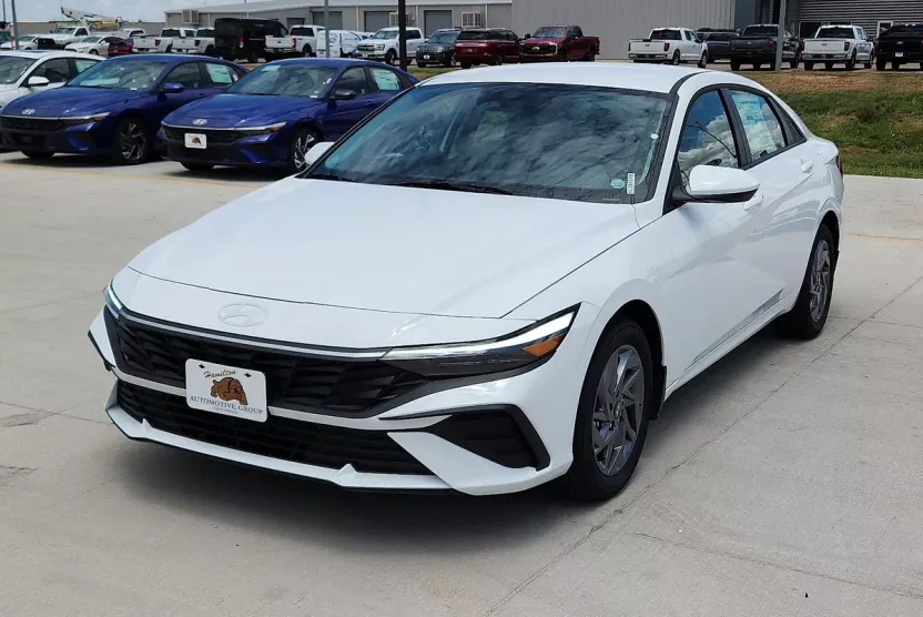 2025 Hyundai Elantra Hybrid Blue photo 1