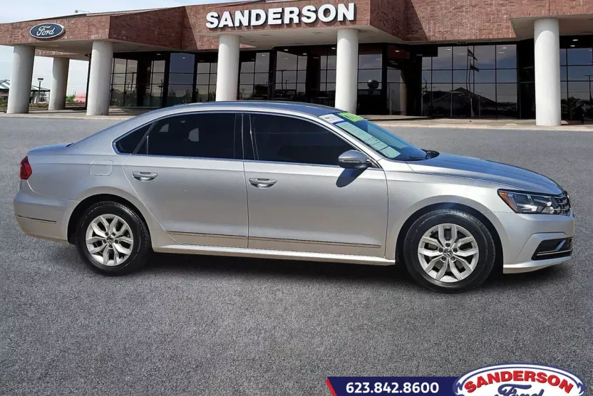 2016 Volkswagen Passat S photo 1
