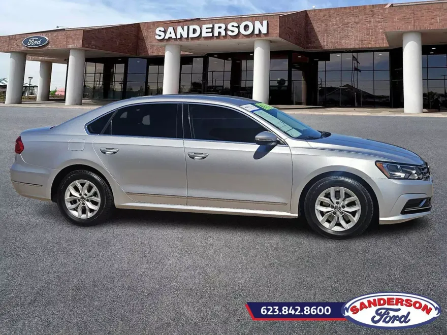 2016 Volkswagen Passat S photo 1