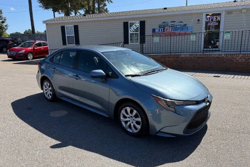 2020 Toyota Corolla LE photo 1