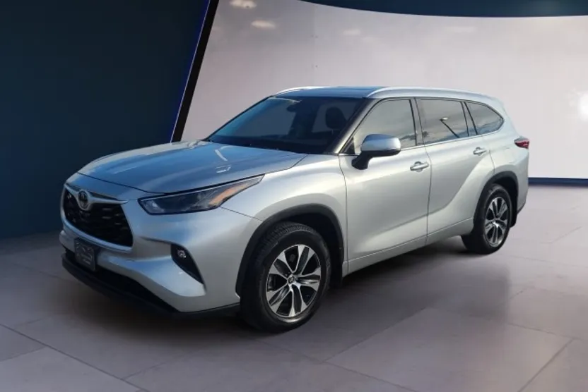 2022 Toyota Highlander XLE photo 1