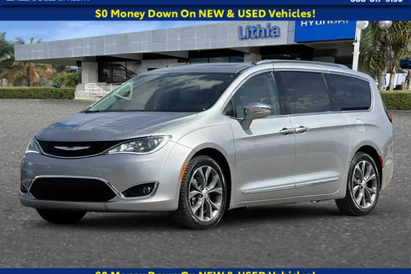 2017 Chrysler Pacifica Limited photo 1