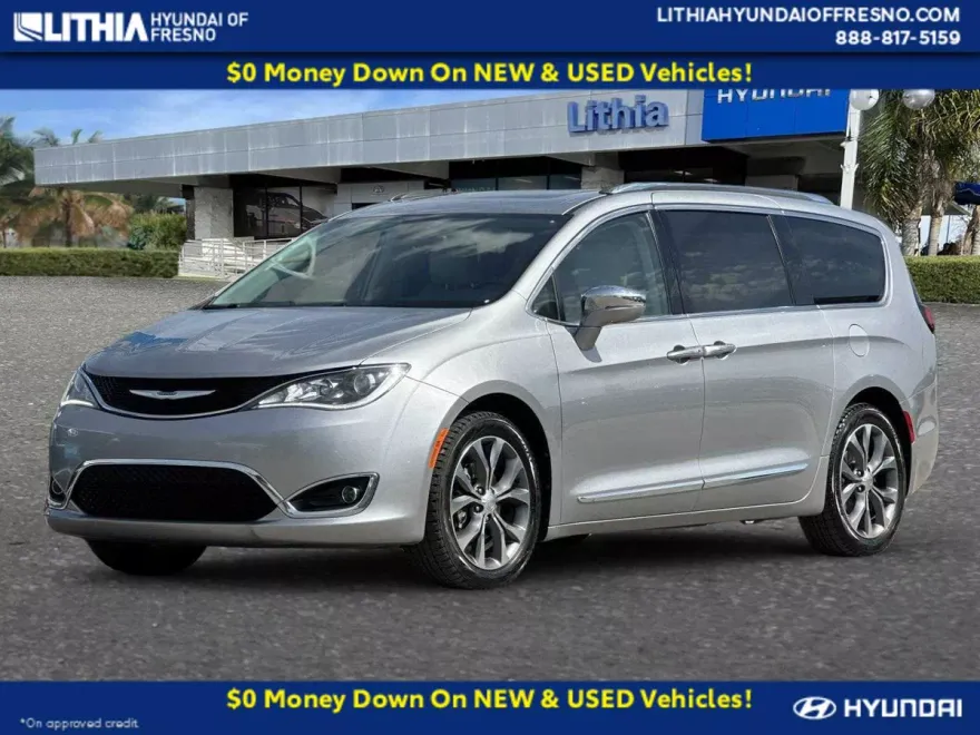 2017 Chrysler Pacifica Limited photo 1