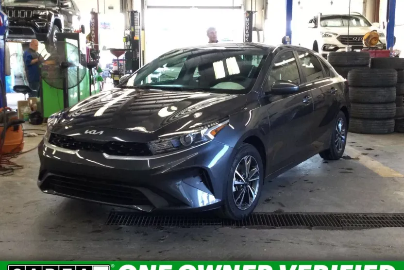 2024 Kia Forte LXS photo 1