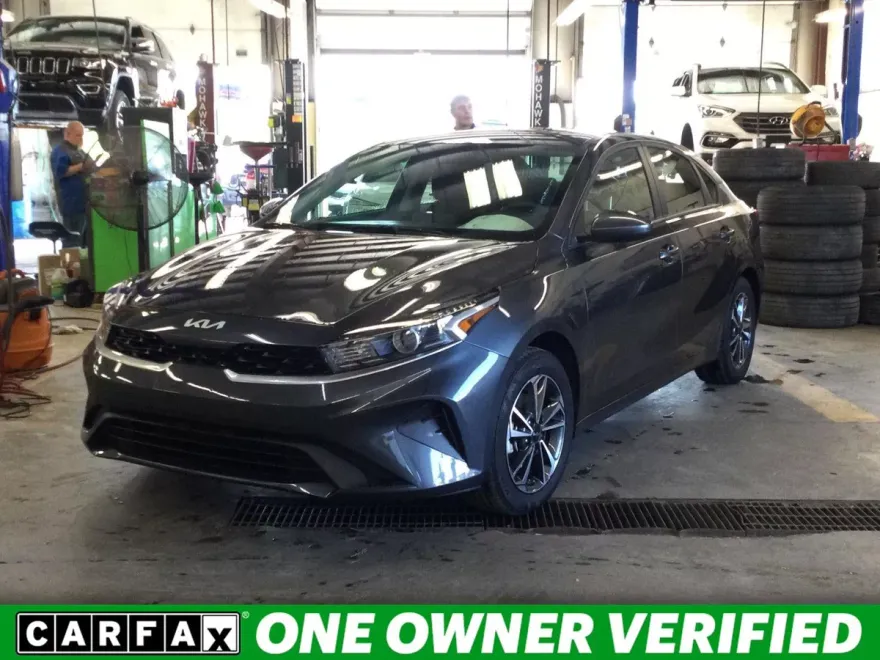 2024 Kia Forte LXS photo 1