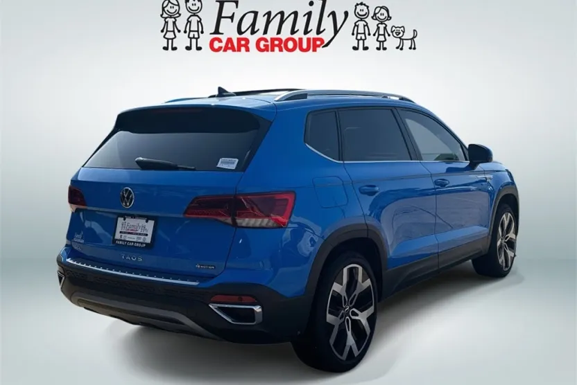 2023 Volkswagen Taos SEL photo 1
