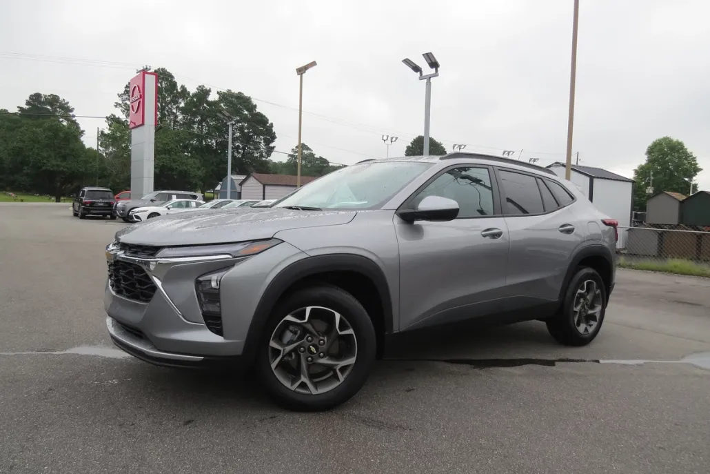 2025 Chevrolet Trax LT photo 1