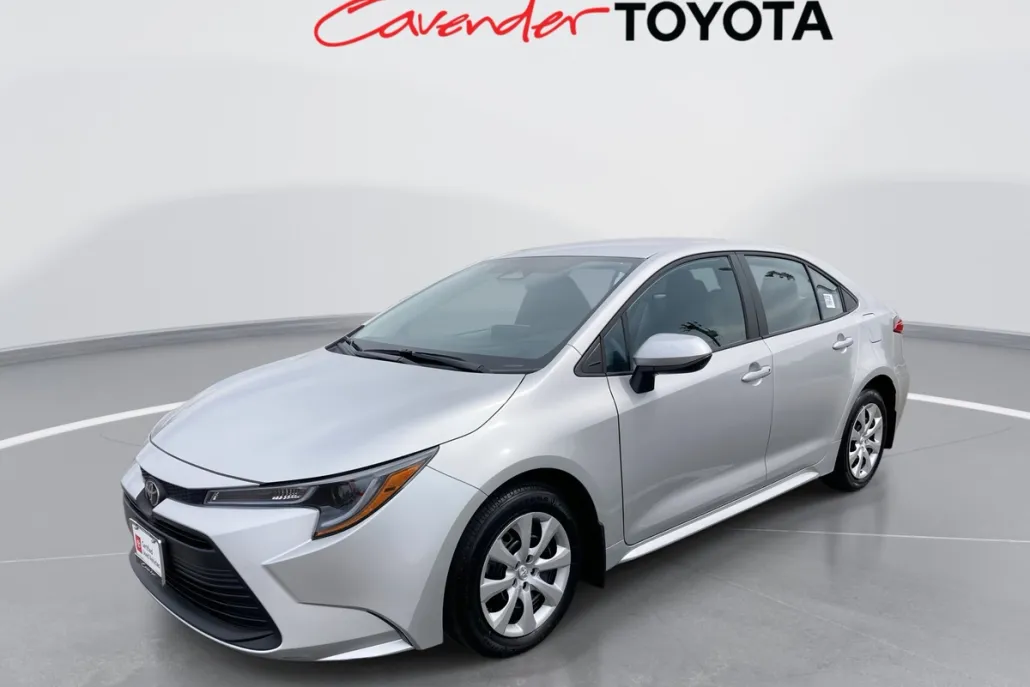 2025 Toyota Corolla LE photo 1
