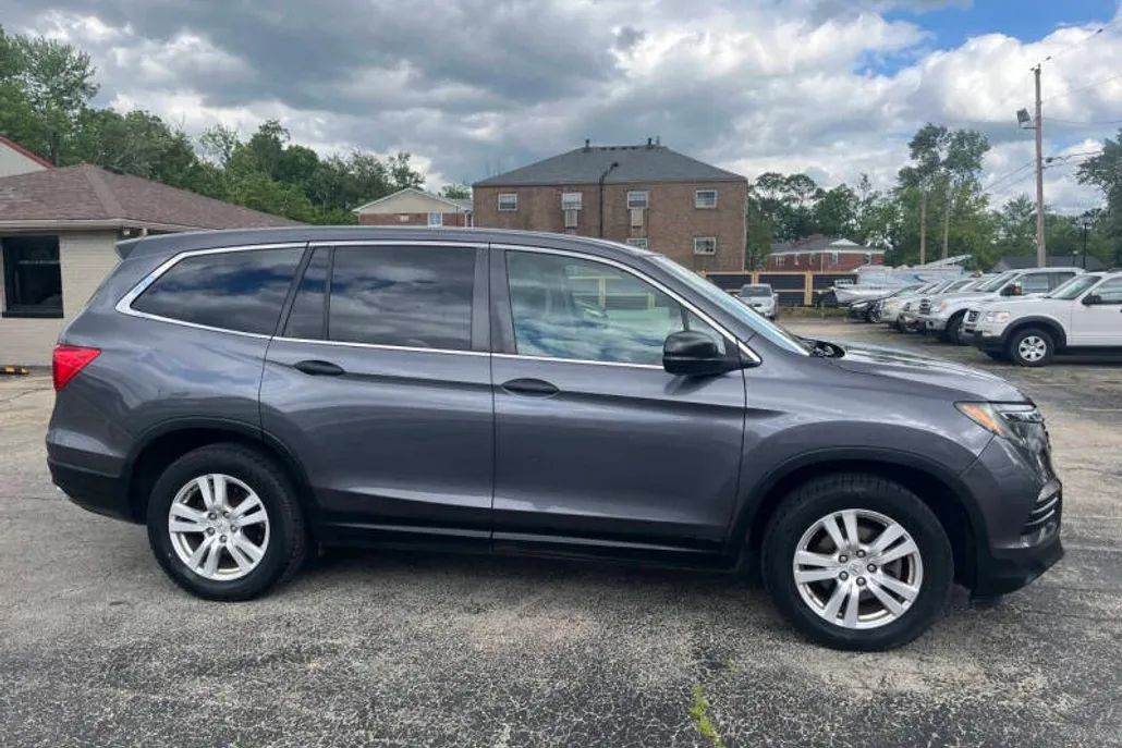 2016 Honda Pilot LX photo 1