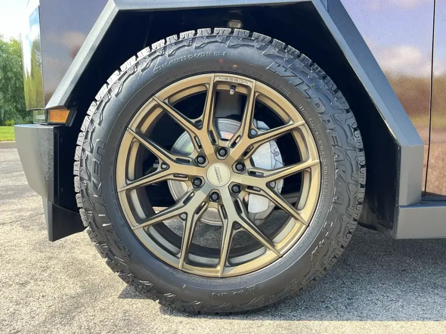 2024 Tesla Cybertruck photo 1