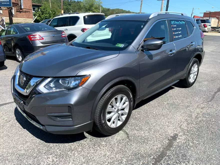 2019 Nissan Rogue SV AWD photo 1