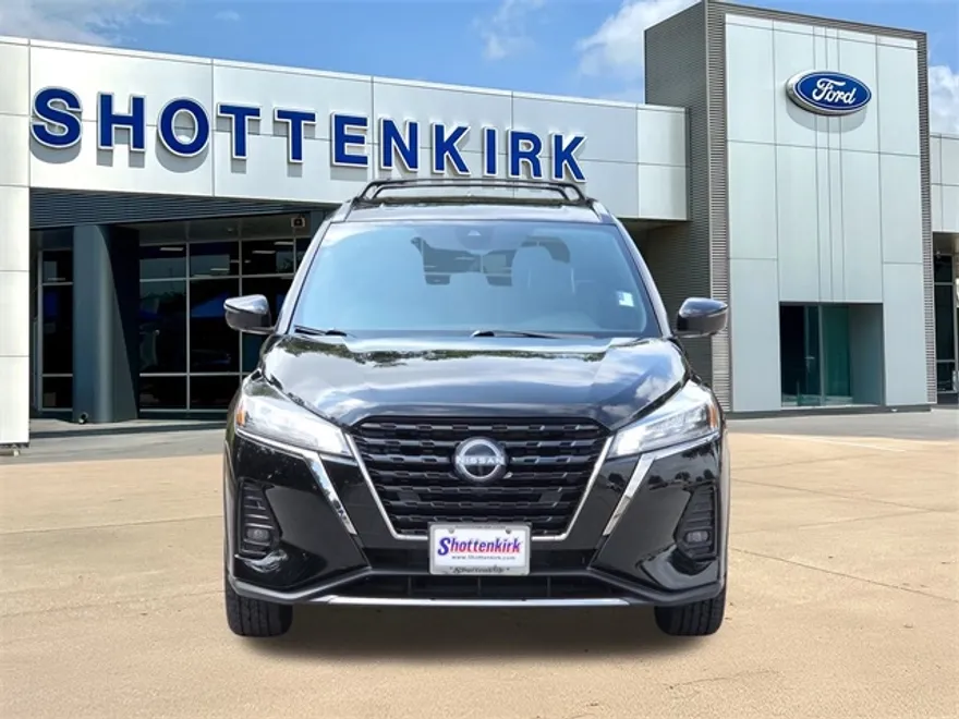 2023 Nissan Kicks SR photo 1